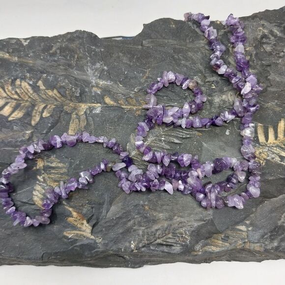 Approximately 34" Strand of Amethyst Bead Chip Beads - Picture 2 of 7